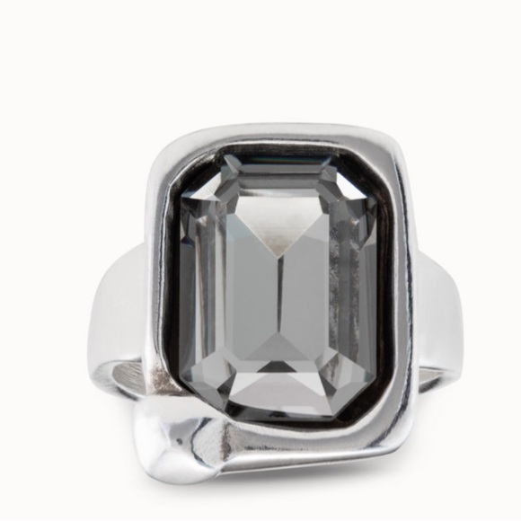 UNO de 50 Jewelry - *Rectangular shape ring with gray crystal